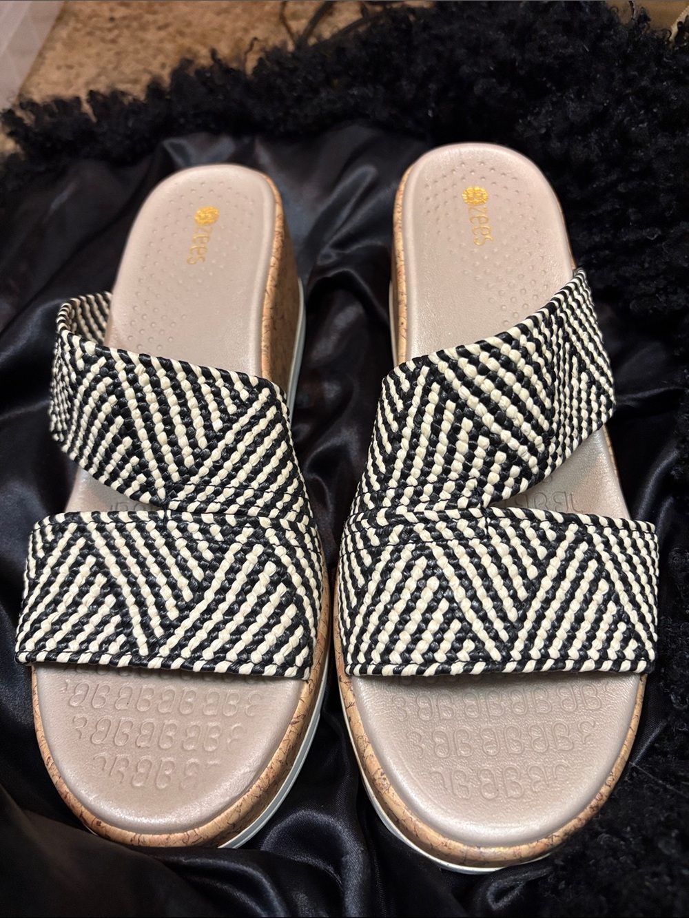 b.o.c. Black & Cream Woven Slide Sandals Brand New
